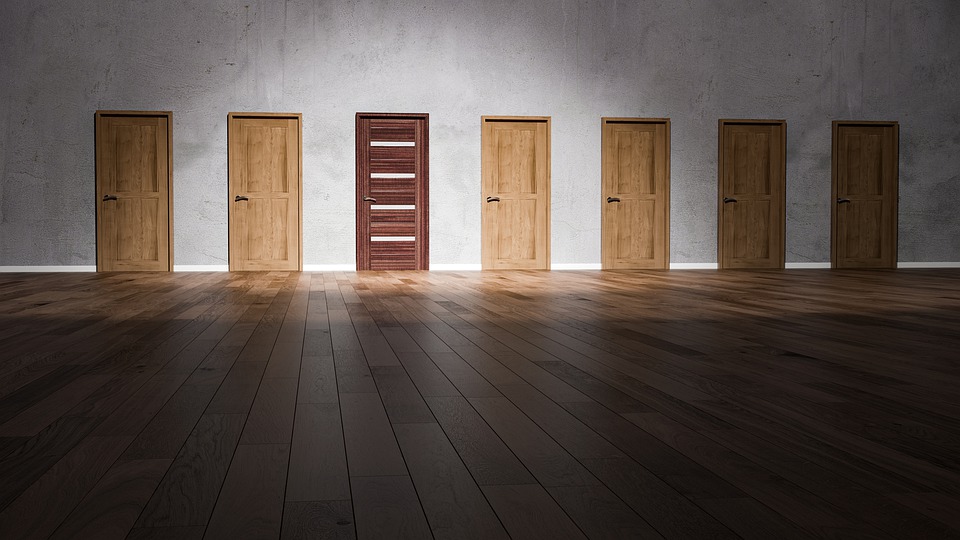 Bespoke or B&Q doors: where to get internal wooden doors for your home