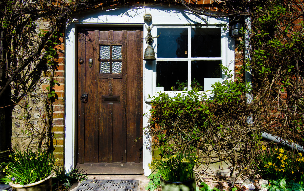 Simple techniques to make any wooden door look as good as new